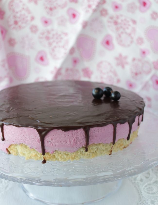 Торт с муссом из черной смородины