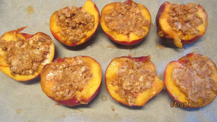 Персики, запеченные с амаретти