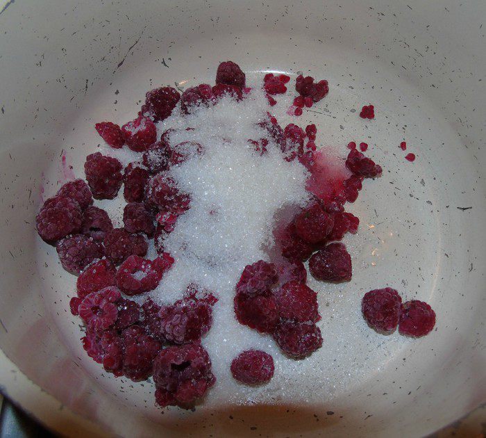 Мини-сэндвичи с малиновым конфитюром