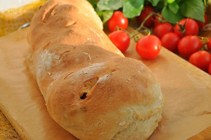 Тосканский пресный хлеб с рулетом из ягнятины 
