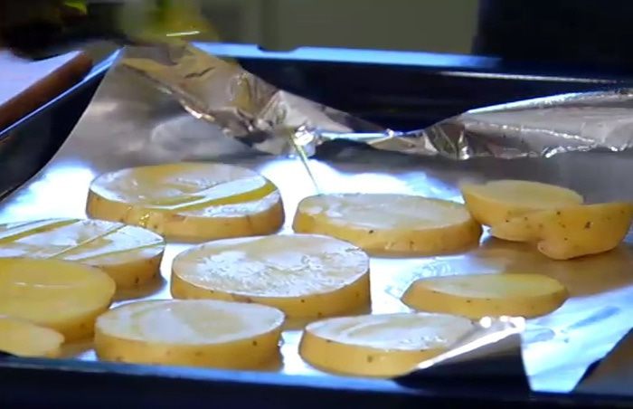 Картофельные мини-сэндвичи с котлеткой из ягнятины 