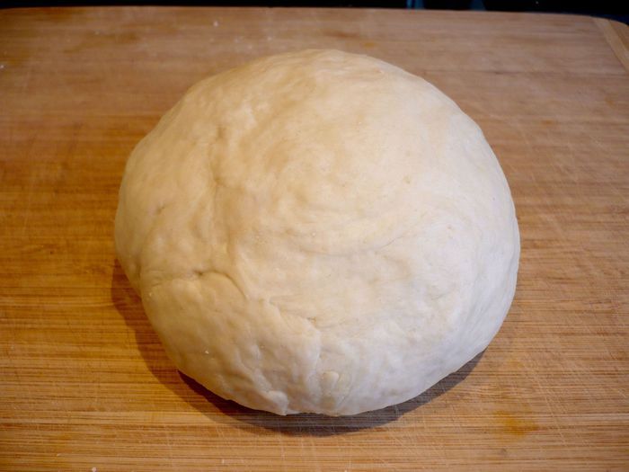 Индийская лепешка с куриной колбаской и овощами