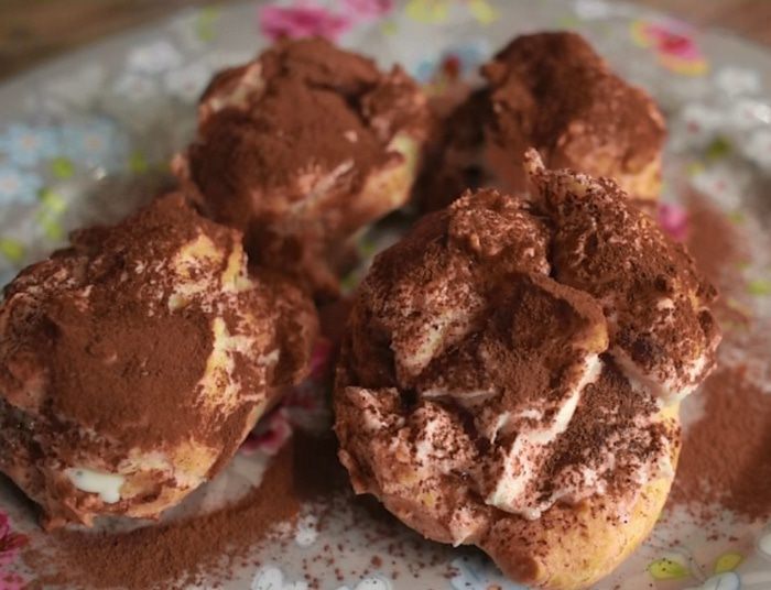 Пирожные &amp;quot;Шу&amp;quot; с миндальными хлопьями