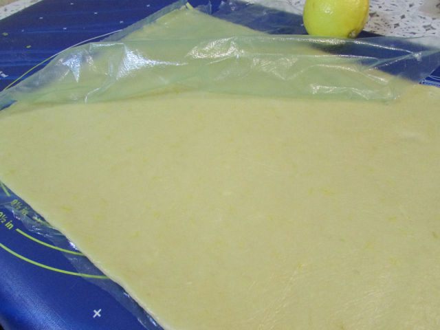 Сырное печенье с маслинами и ароматом лимона