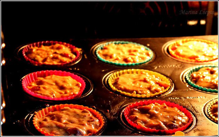 Keксы морковные с клюквой и орехами (на овсяной муке и йогурте)