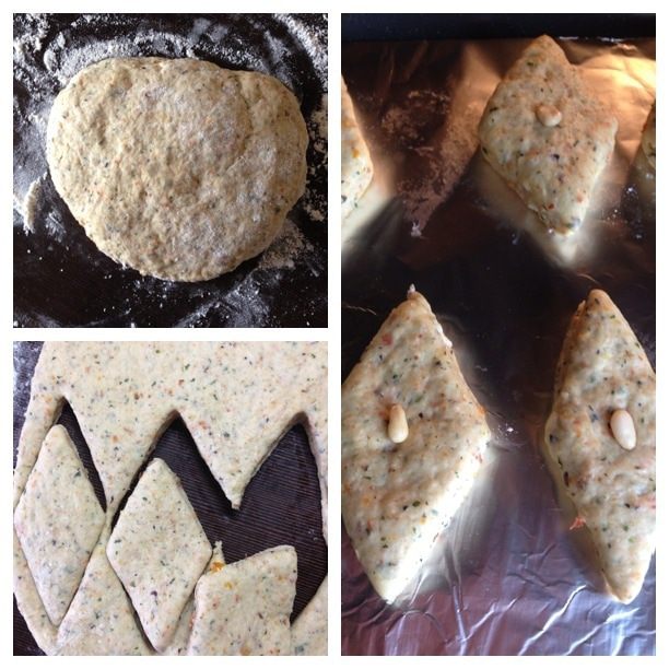 Печенье с кедровыми орешками, пармезаном и базиликом 