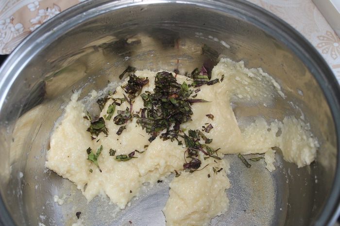 Домашний сыр с базиликом