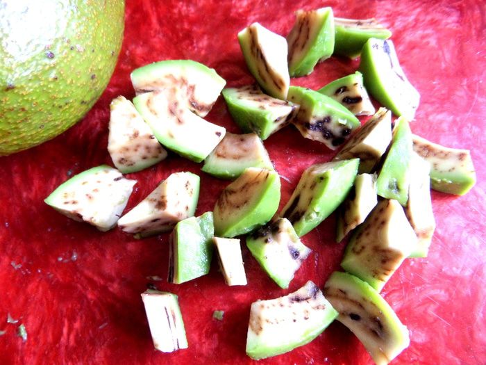 Фруктовый салат в съедобной тарелке