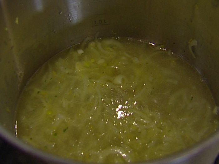 Семга с супом-пюре из зеленого горошка