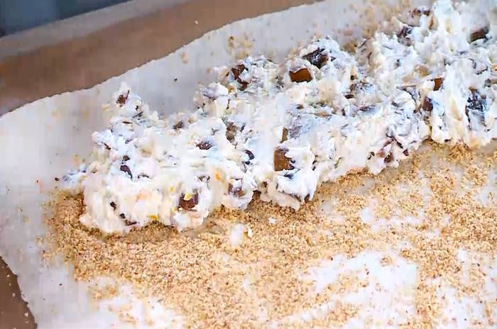 Быстрый штрудель с финиками и орехами 