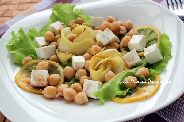 Салат с кабачком и нутом