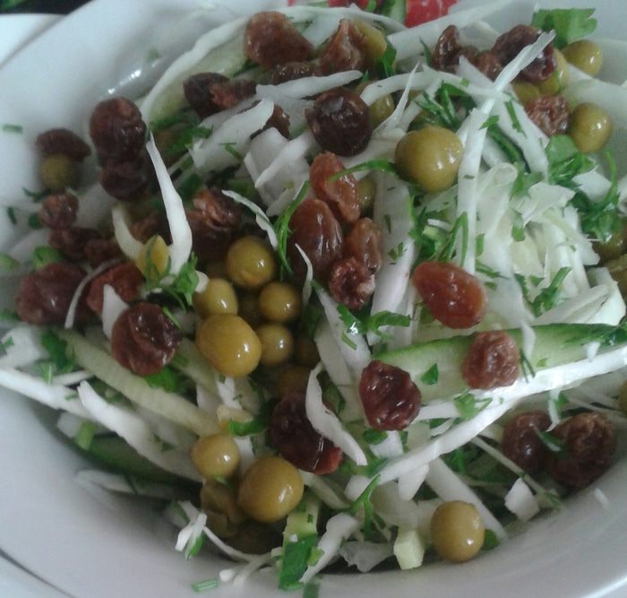 Салат &amp;quot;Свежесть с изюминкой&amp;quot;