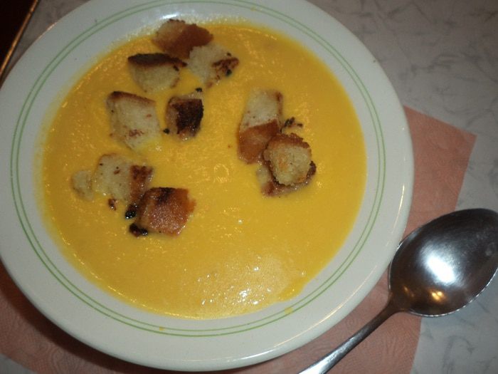 Тыквенный суп-пюре с чесночными сухариками