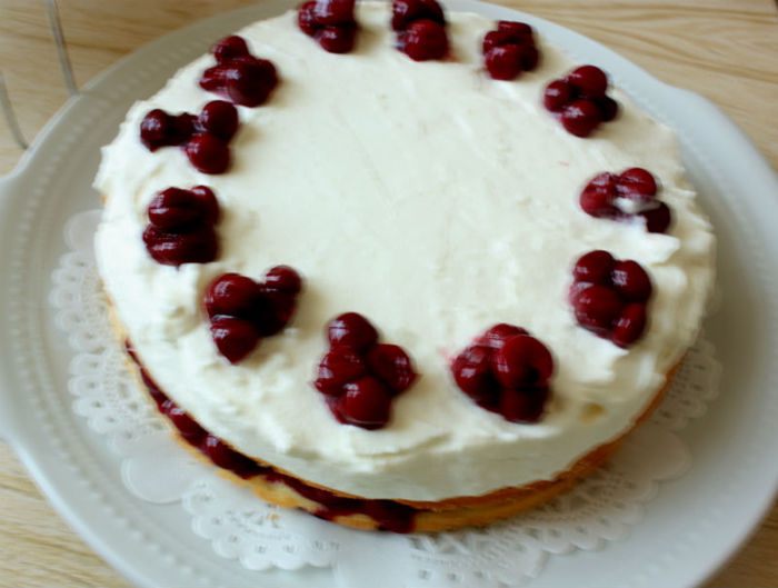 Вишнёвый торт с пряным печеньем