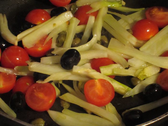 Морской окунь с фенхелем