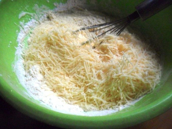 Сметанные вафли с сыром