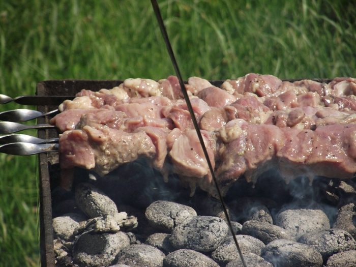 Шашлык из свинины в маринаде из киви