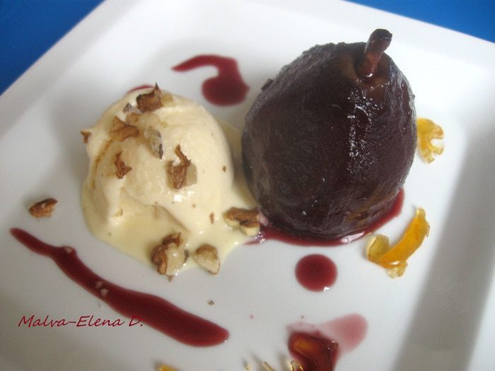 Ванильное мороженое и груша-пашот «Сладкая парочка»