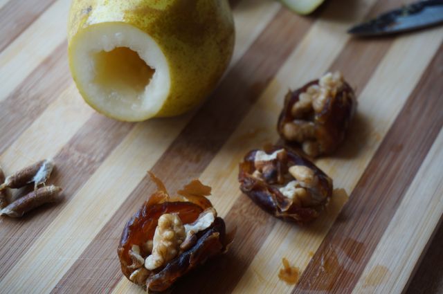 Десертная груша с сыром (два рецепта)