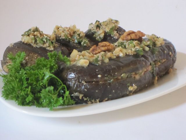 Маринованые баклажаны с орехами и сельдереем