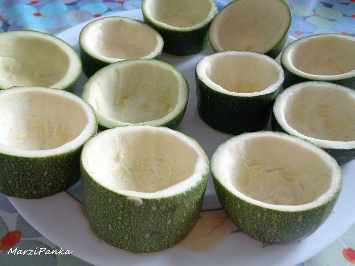 Фаршированные лодочки из цукини с двумя видами начинки