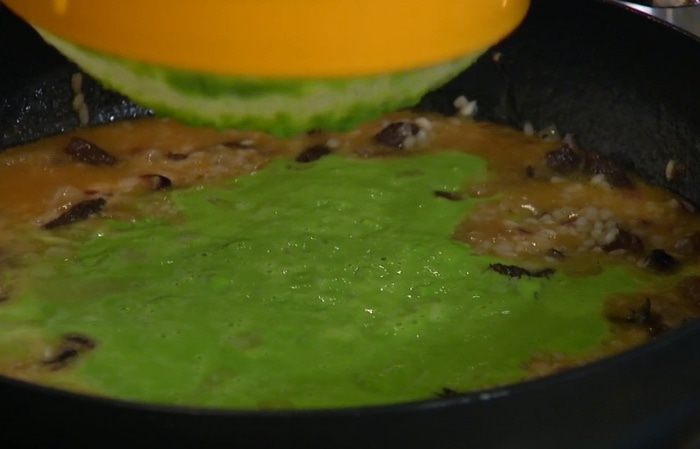 Рисовая каша со сморчками и зеленым горошком