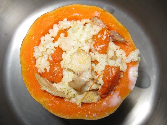 Жаркое с курицей и пшеном в тыквенном горшочке