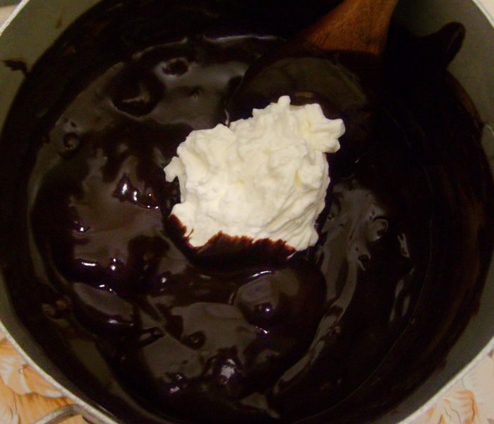 Шоколадный торт с черносливом