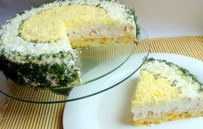 Закусочный сырно-сливочный торт с курицей