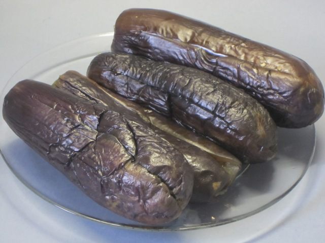 Маринованые баклажаны с орехами и сельдереем