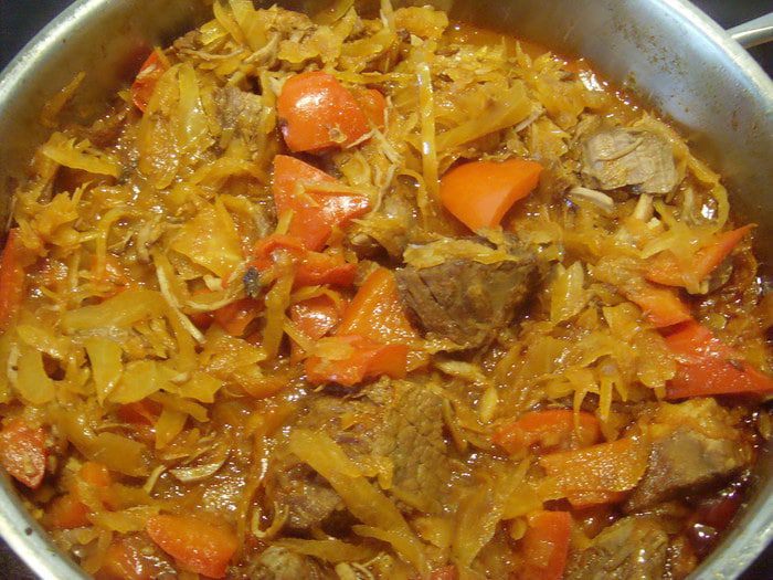 Гуляш с квашеной капустой