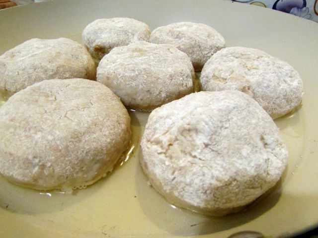 Рыбные котлетки с греческой ноткой