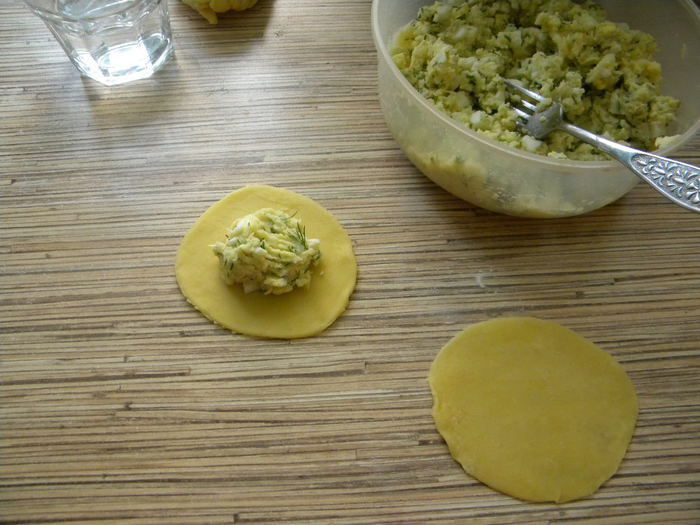 Вареники с яйцом, зеленью и сыром фета