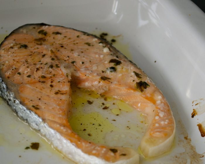 Лосось с ананасовой сальсой