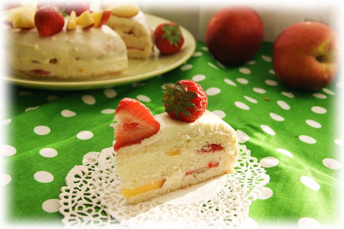 Бисквитный фруктовый торт со сливочным кремом к празднику &amp;quot;День семьи, любви и верности&amp;quot;