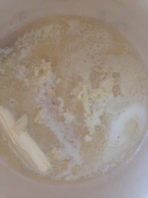 Кальмары, фаршированные морепродуктами, под сливочным соусом 