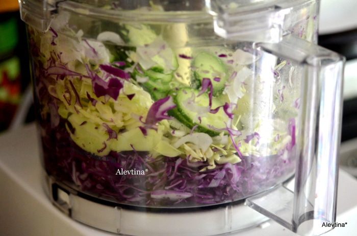 Салат с капустой и огурцом