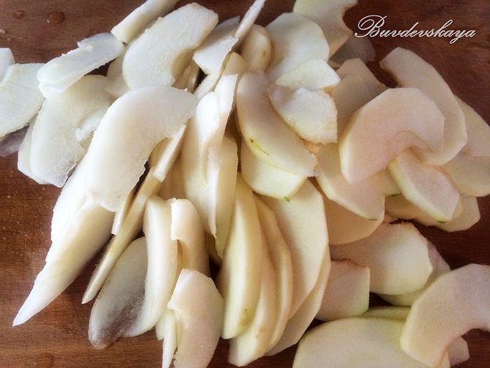 Грушево-яблочный татен с голубым сыром