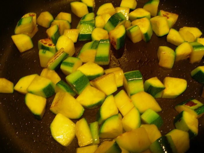 Рыба с цукини и помидорами черри