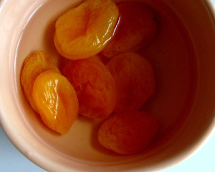 Пирог с яблоками и курагой