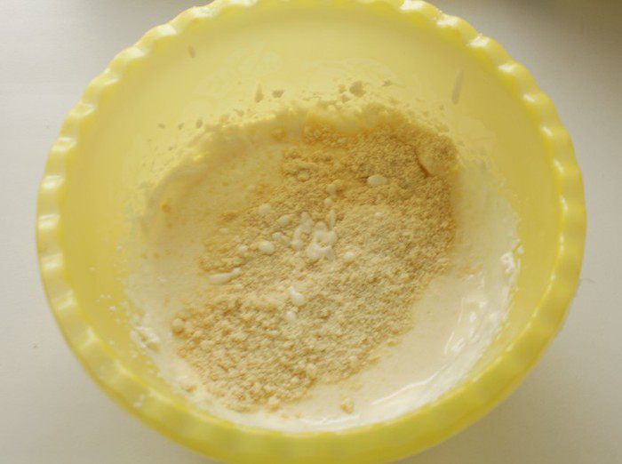 Тарт со сливами, рикоттой и миндалем