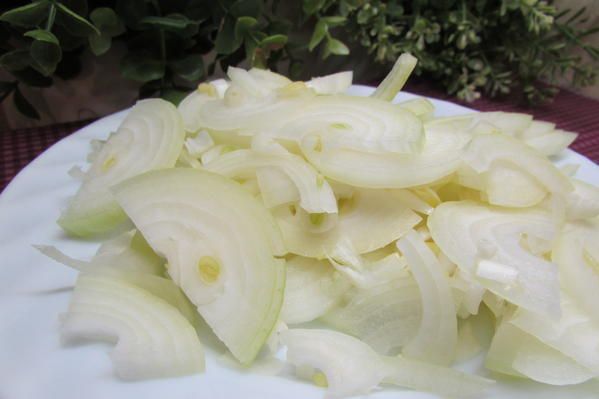 Мясные котлеты под сметанным соусом