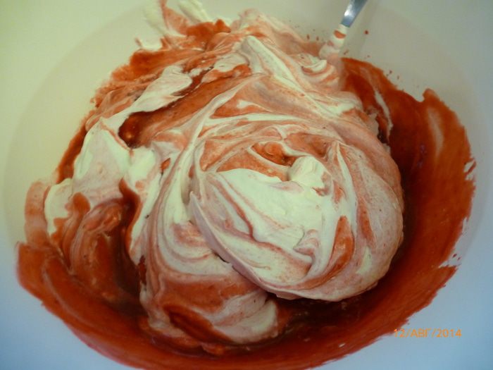 Ягодное мороженое на сливках