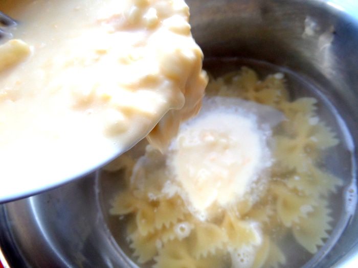 Сырно-макаронный суп и чипсы из лаваша