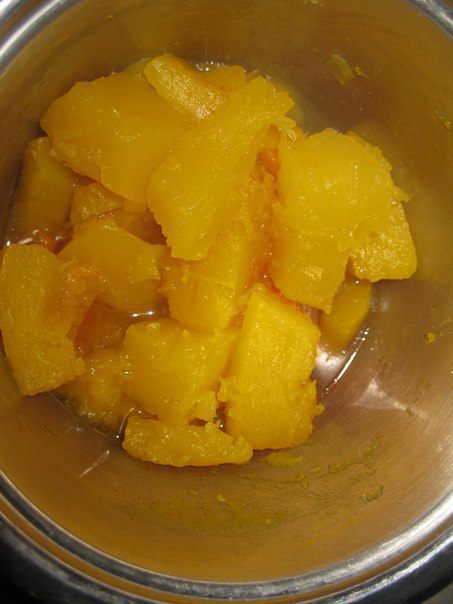 Каша из тыквы в тыквенном горшочке с грецкими орехами