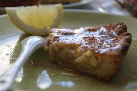 Тарт с зерненым творогом и медом