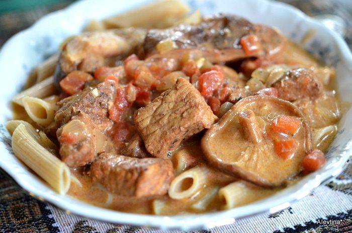 Свинина с паприкой и грибами шиитаке