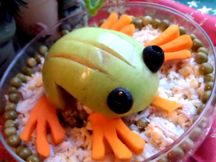 Лягушка из яблока - талисман на удачу