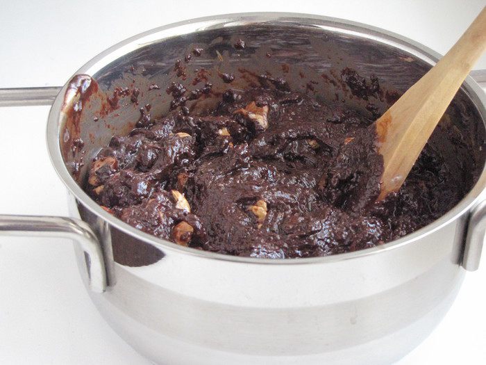 Шоколадная помадка с орехами