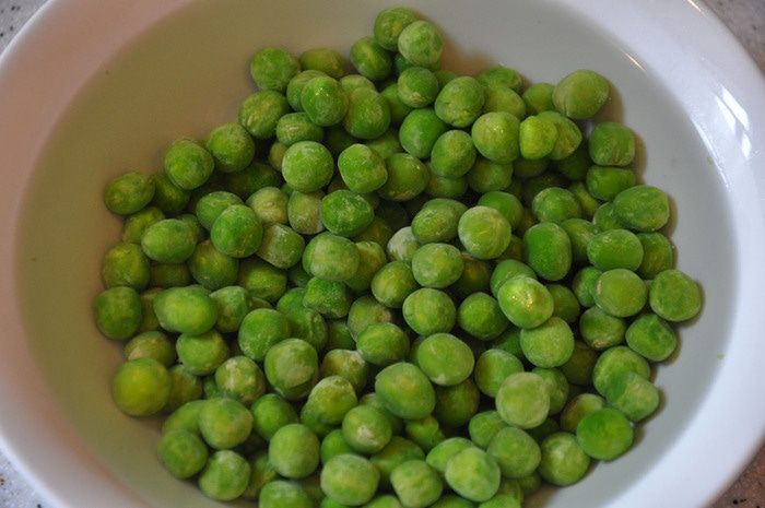 Овощная запеканка с мясными шариками, чесноком и базиликом